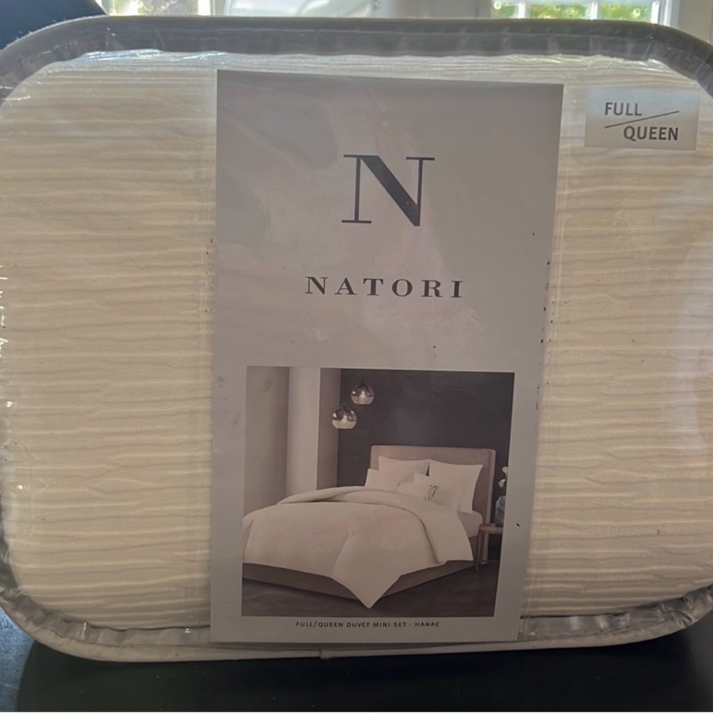 🌼 NIP Natori full Queen duvet cover with shams.